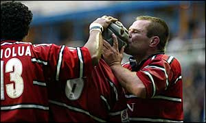 Gloucester's four tries earn them an extra league point