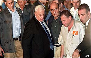 Prime Minister Ariel Sharon and Defence Minister Shaul Mofaz (centre) visiting kibbutz