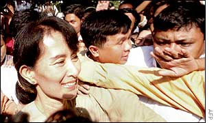 Opposition leader Aung San Suu Kyi is mobbed after he release from house arrest, May 2002