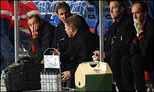 Gerard Houllier (left) suffers with his team