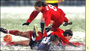 The snowy conditions prove hazardous for Vladimir Maminov and Lokomotiv