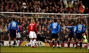 Jan Simak misses the penalty in the Champions League between Manchester United and Bayer Leverkusen