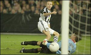 Craig Bellamy scores Newcastle United's first goal