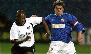 Luis Boa Morte holds off Niko Kranjcar 