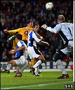 Chris Sutton heads the second Celtic goal