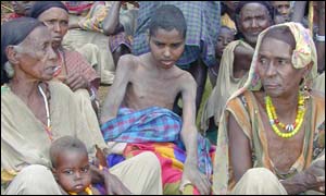Hungry villagers in Ethiopia (pic: WFP)