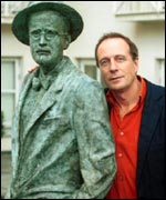 Tom Paulin with a statue of James Joyce