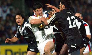 Andy Farrell tries to force his way through