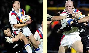  Kevin Sinfield catches a high ball under pressure from Robbie Paul