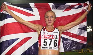 Paula Radcliffe celebrates her European 10,000m gold in Munich