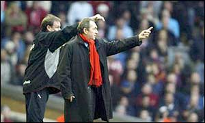 Thompson and Houllier urge on the Reds as they desperately hunt a goal