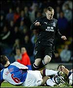 Rooney runs at Blackburn's defence