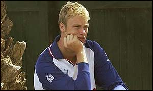 Flintoff watches England training in Adelaide