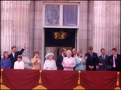 Queen Mother and Royal Family on Buckingham Palace balcony