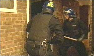 Crack raid in Camberwell 20 November 2002