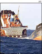 The Prestige splits in two before sinking