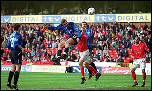 Nottingham Forest and Crewe in action