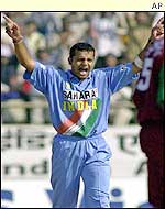 Murali Kartik takes a wicket