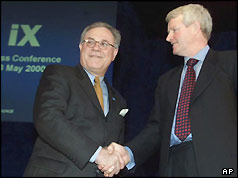 Werner Seifert (left) and Don Cruickshank announce the merger at a news conference