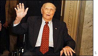 Senator Strom Thurmond, 99, leaves the Senate for the last time