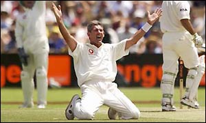 Andy Caddick goes close to removing Ricky Ponting but his appeal for lbw is turned down