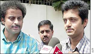 Pritam Nagappa (R), Mr Nagappa's son, after meeting Karnataka's chief minister