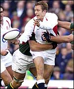 Jonny Wilkinson takes on the Springbok defence
