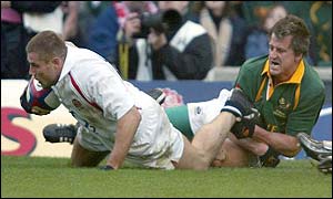 England winger Ben Cohen manages score England's first try