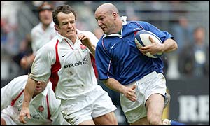 Gerald Merceron of France beats Austin Healey on the way to scoring a try for France