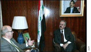 UN chief weapons inspector Hans Blix (L) with Iraqi Foreign Minister Naji Sabri 