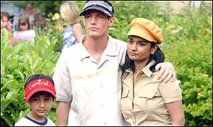 Dean Gaffney as Robbie and Bindya Solanki as Nita
