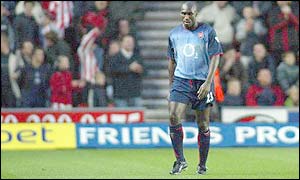 Arsenal defender Sol Campbell is sent off at Southampton