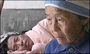 Hu Zeying (right) and her ill son, Baifang