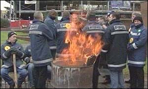 Glasgow firefighters picket