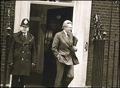 Michael Heseltine leaving Number 10