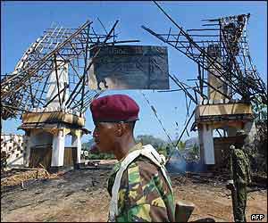 Kenyan soldier at the demolished entrance to the Mombasa Paradise hotel