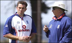 Silverwood talks to Ducan Fletcher before the match