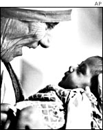 Mother Teresa with an orphan