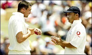 Steve Harmison discusses tactics with England captain Nasser Hussain after Harmison's appeals are dismissed