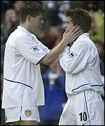 Eirik Bakke (left) congratulates Leeds' scorer Harry Kewell