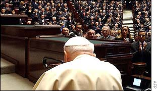 Pope addresses Italian parliament