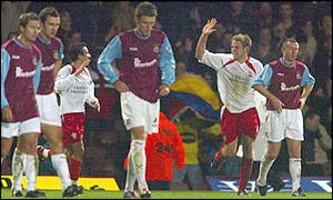 James Beattie celebrates scoring the late winner while West Ham's players are left stunned