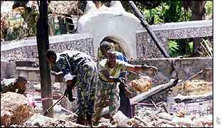 Kenyan soldiers sift through hotel rubble
