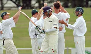 Rahul Dravid goes back to the pavillion as Central Districts celebrates