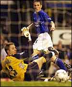 Gary Naysmith scores for Everton