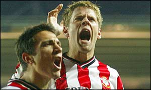Fabrice Fernandes celebrates with James Beattie 