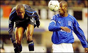 William Gallas and Kevin Campbell jump for a header