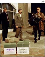 Iraqi officials unloaded boxes of its dossier at UN headquarters in Baghdad