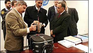 Iraqi officials seal the dossier case