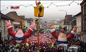 Santa Run in Newtown 2001